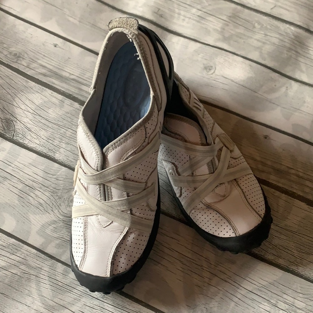 Woman dress shoes